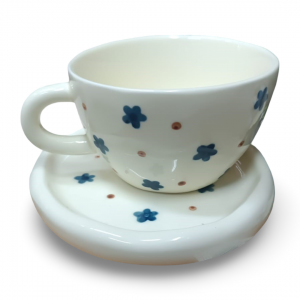 كاسة ماج بورسلان مع صحن هاند ميد مرسم ورد ازرق كاسة ماج بورسلان مع صحن هاند ميد مرسم ورد ازرق